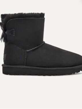 UGG mini bailey bow in Black